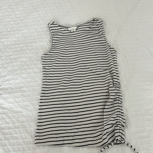 H&M and Old Navy Maternity Tank Tops (6) - Picture 5 of 14
